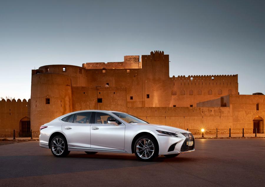  Lexus LS500h AWD 2017 года  (WW) (фото 22 из 40)